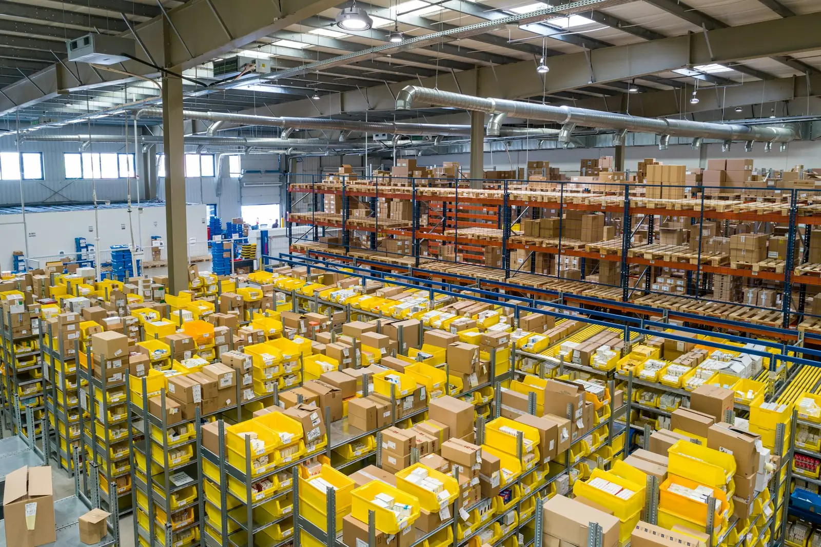 International container cargo freight forwarding and multimodal transit