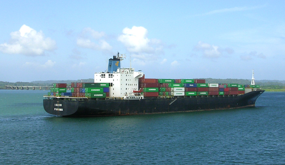 Tàu container qua Kênh Panama