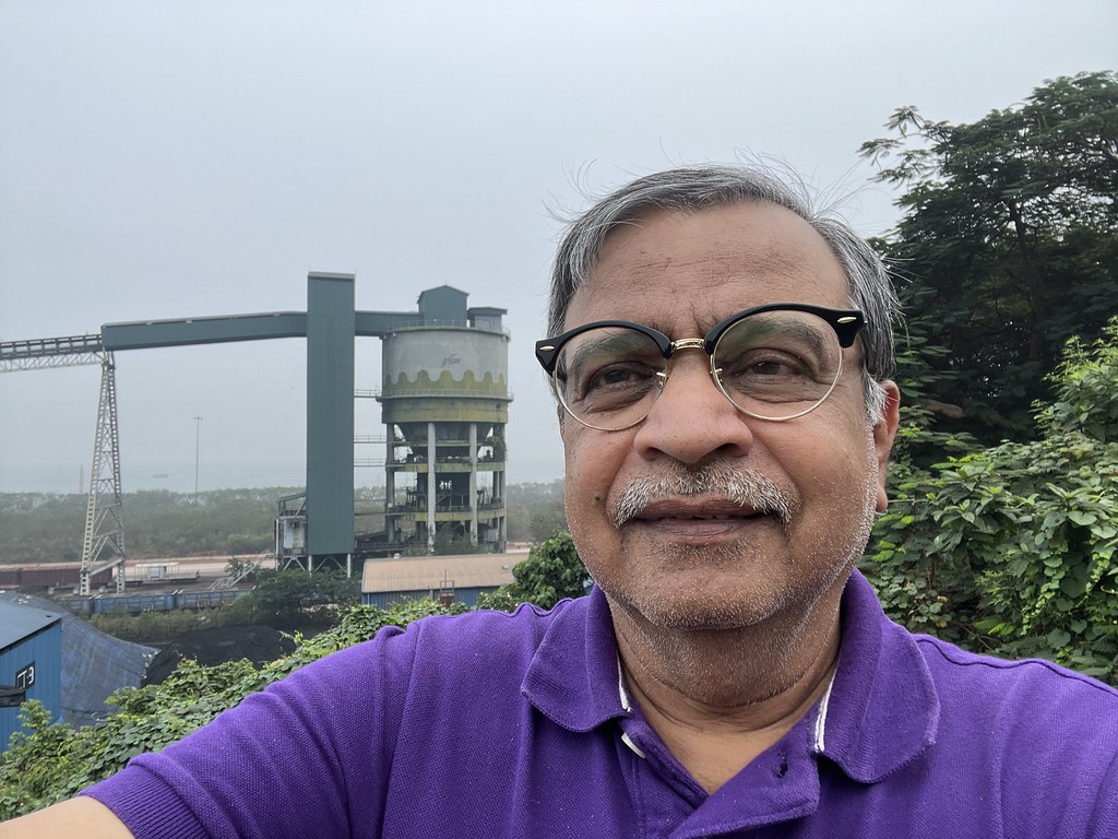 A selfie against the now fully obscured ship loading conveyor