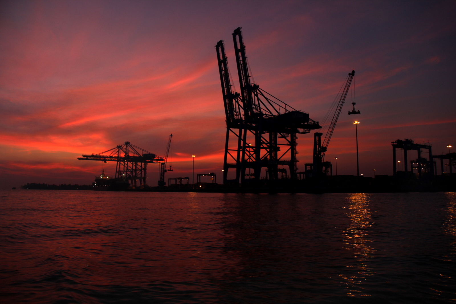 Singapore LNG starts work on new jetty to boost LNG bunker supply — cargo logistics