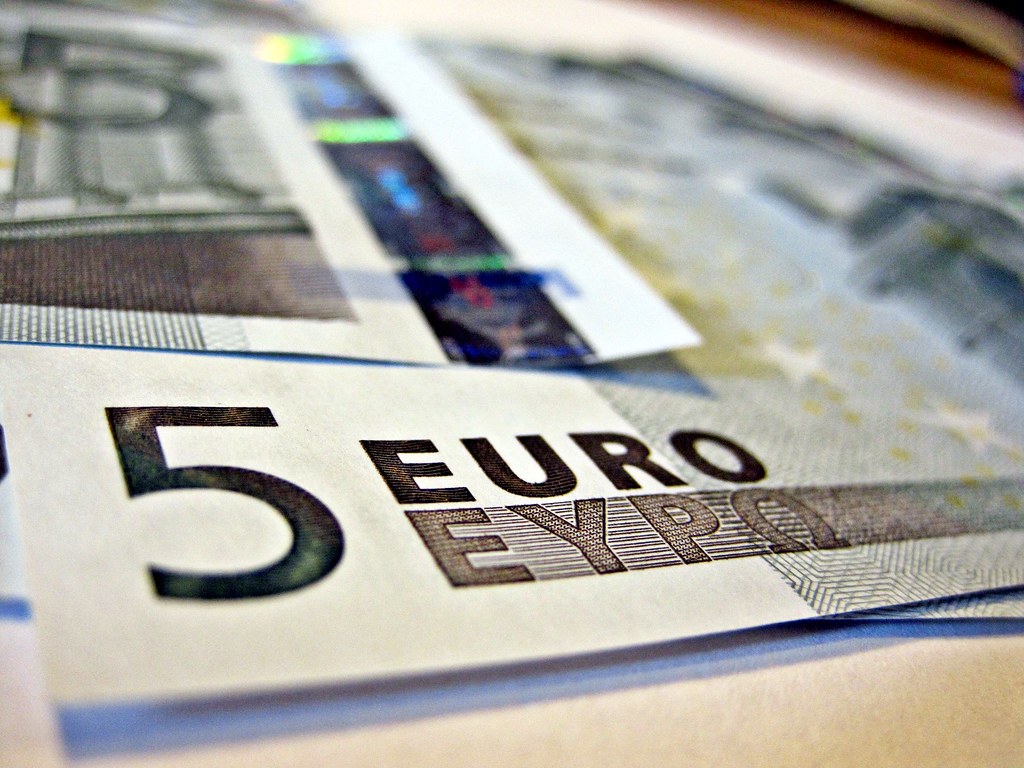 5 Euro notes