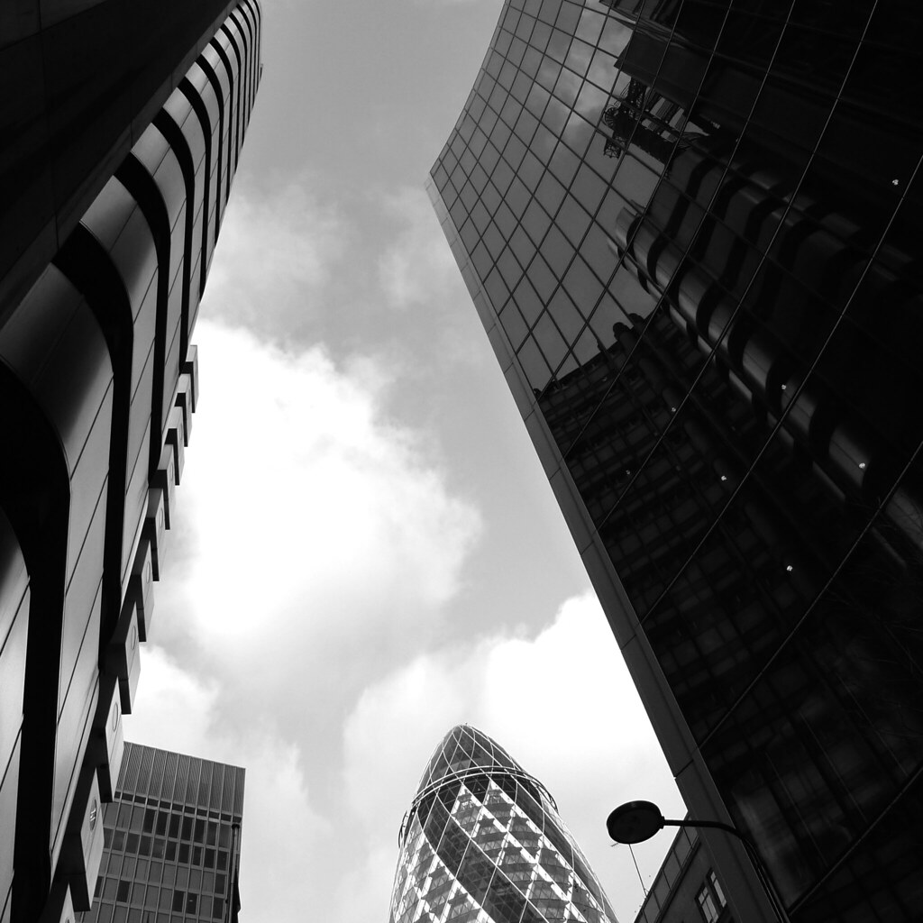 London financial district (Swiss re)